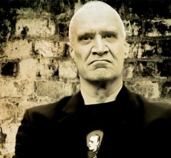 Ο κιθαρίστας των Dr. Feelgood, Wilko Johnson, συνεργάζεται με τον Roger Daltrey των Who στο τελευταίο του album 