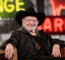 Willie Nelson: «Ψηφίστε εκείνους που υποστηρίζουν την νομιμοποίηση της μαριχουάνας»