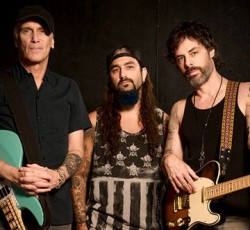 Νέο video clip από τους Winery Dogs 