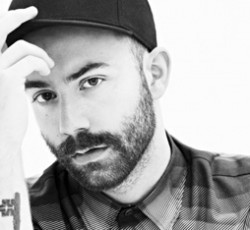 Ο Woodkid κρατάει τα καλύτερα για τον εαυτό του 