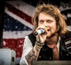 Aποχώρησε ο τραγουδιστής των Asking Alexandria 