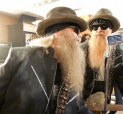 Πιστοί στα ...μούσια τους οι ZZ Top 