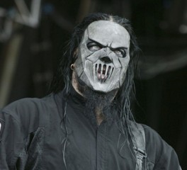 Ο κιθαρίστας των Slipknot μαχαιρώθηκε στο κεφάλι!