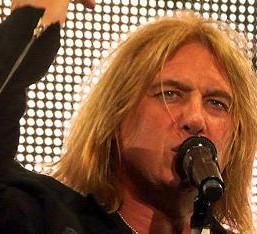 Ποιά είναι η μπάντα των ονείρων του Joe Elliott (Def Leppard);