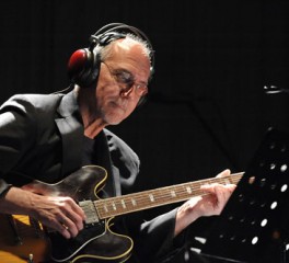Ο κιθαρίστας Larry Carlton έρχεται τον Οκτώβριο στην Αθήνα για ένα μοναδικό workshop