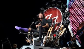 O Dave Grohl στο θρόνο του. Κυριολεκτικά!