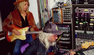Ακούστε τη συνεργασία Kim Gordon και J Mascis
