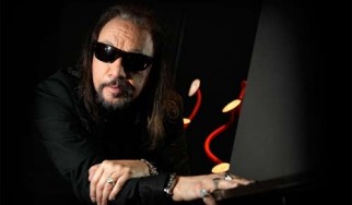 Παραλίγο να τυφλωθεί από το makeup ο Ace Frehley των Kiss