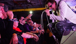 Δείτε τους Arcade Fire να παίζουν καινούργια τραγούδια τους στο Brooklyn