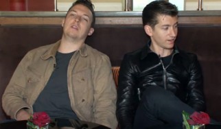 Οι Arctic Monkeys συζητούν για το πώς θα τελειώσει το "Breaking Bad"