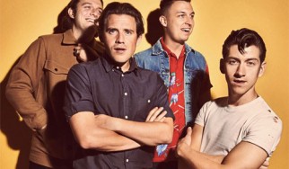 Ακουστική εκτέλεση για το "Why'd You Only Call Me When You're High?" των Arctic Monkeys