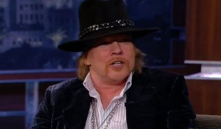 Ο Axl Rose σχολιάζει το συμβάν με την καμηλοπάρδαλη στη Δανία