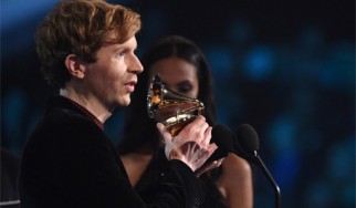 O Beck έκανε την έκπληξη στα Grammy