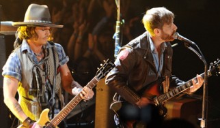 Ο Johnny Depp τζαμάρει και με τους Black Keys