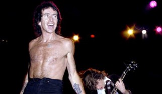 Φόρος τιμής στον Bon Scott από τη γενέτειρά του