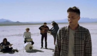 Brandon Flowers (Killers), Father John Misty και Local Natives διασκευάζουν κομμάτια από το «νέο» album του Johnny Cash (video)