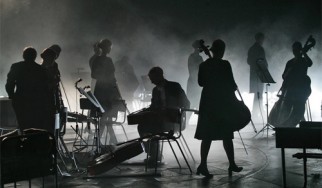 Έδιωξαν επιστήμονα από κοντσέρτο επειδή επιχείρησε moshing και crowdsurfing