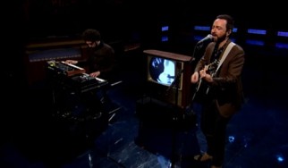 Οι Broken Belles (Danger Mouse, James Mercer) διασκευάζουν Beatles με την βοήθεια του Ringo Starr