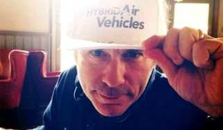 Οι πρώτες φωτογραφίες του Bruce Dickinson μετά τη θεραπεία