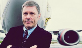 Ο Bruce Dickinson υποδέχτηκε τον πρώτο του πελάτη, ένα Boeing 757
