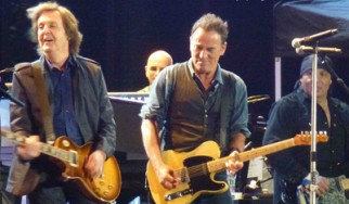 Δείτε τον Bruce Springsteen και τον Paul McCartney μαζί στην σκηνή