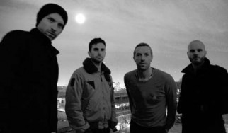 Οι Coldplay θρηνούν για μία κατεστραμμένη σχέση στο νέο τους κομμάτι, "Oceans" (video)