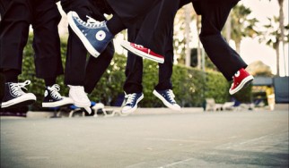 Δείτε τα παπούτσια All-Star που σχεδίασαν οι Bon Iver, Black Keys, Linkin Park, Tame Impala, The National, Foals κ.ά.