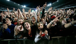 Οι οπαδοί ξοδεύουν πλέον περισσότερα χρήματα σε συναυλίες παρά σε δίσκους