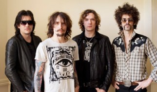 Οι The Darkness ερμήνευσαν ζωντανά καινούργιες συνθέσεις τους