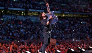 «Μπαράζ» διασκευών στη συναυλία των Foo Fighters στο Firefly Festival