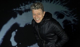 Ο David Bowie τελικά τα κατάφερε!