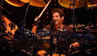 Συνελήφθη ο drummer των Journey, Deen Castronovo
