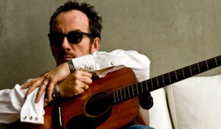 Ο Elvis Costello ακυρώνει συναυλίες για πολιτικούς λόγους