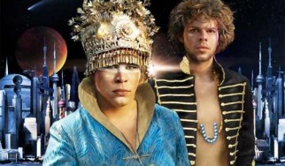 Οι Empire Of The Sun επιστρέφουν με το τραγούδι "Alive"
