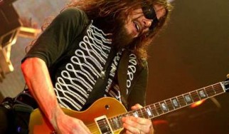 Ανακοίνωση των Guns N' Roses σχετικά με τον κιθαρίστα της μπάντας, Robin Finck