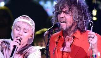 Διαθέσιμη η διασκευή των Flaming Lips στο ''Lucy Ιn Τhe Sky With Diamonds''