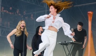 Οι Florence And The Machine διασκευάζουν το "Times Like These" προς τιμήν του Dave Grohl (video)