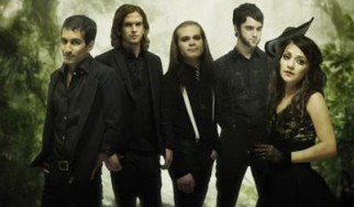 Αποχώρησε η τραγουδίστρια των Flyleaf, Lacey Sturm