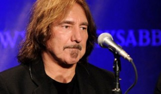 Ο Geezer Butler τοποθετείται για τον Bill Ward και αποκαλύπτει τον drummer που θα τον αντικαταστήσει