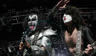 Paul Stanley (Kiss): «Βλέπω τον εγωισμό του Gene Simmons από το σπίτι μου!»