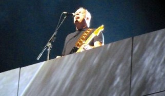 Στο Λονδίνο τελικά έκανε τη guest εμφάνισή του ο David Gilmour για το "The Wall Live". Μαζί και ο Nick Mason στη σκηνή!