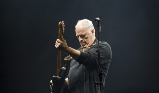 Η καλύβα του David Gilmour στην παραλία του Sussex διώκεται ποινικά