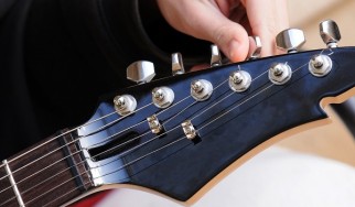 Τα καλύτερα τραγούδια με τα πιο ασυνήθιστα κουρδίσματα στην κιθάρα