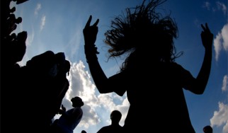 To headbanging μπορεί να προκαλέσει εγκεφαλική αιμορραγία