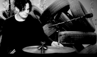 Δείτε τον Jack White να εξηγεί την τεχνική του στα drums