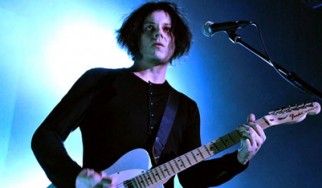 Ο Jack White παίζει για πρώτη φορά το "I'm Shakin"