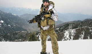 O Jason Everman (πρώην Nirvana, Soundgarden) μέλος των ειδικών δυνάμεων του στρατού των Η.Π.Α.
