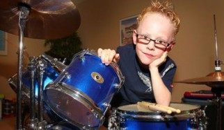 Επτάχρονος drummer παίζει Foo Fighters στην αμερικάνικη τηλεόραση