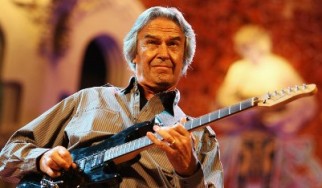 Ο John McLaughlin τα βάζει με τους «διαδικτυακούς πειρατές»