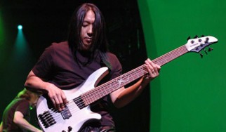 Ο John Myung των Dream Theater στην κορυφή της λίστας με τους 25 κορυφαίους μπασίστες